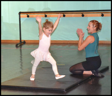 Ashley Barnes teaches French Ballet vocabulary to preschoolers in Wilmington NC.